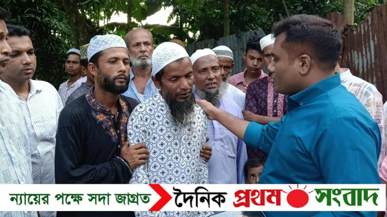 ঝিনাইগাতীতে পাহাড়ী ঢলে নিহত ইসমাইলের পরিবারের পাশে মানবিক ইউএনও আশরাফুল আলম