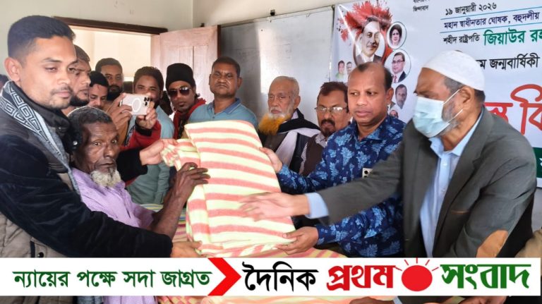 শেরপুরে জিয়াউর রহমানের জন্মবার্ষিকীতে স্বেচ্ছাসেবক দলের নেতা নয়নের শীতবস্ত্র বিতরণ