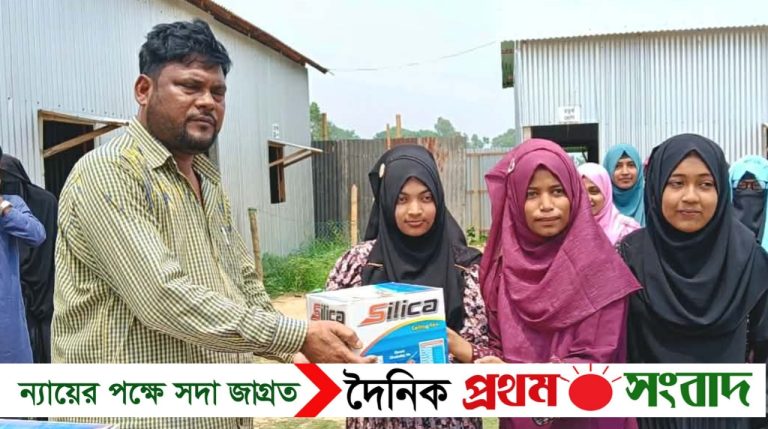 শ্রীবরদীতে শিক্ষার্থীদের মাঝে চেয়ারম্যানের উদ্যোগে ফ্যান বিতরণ