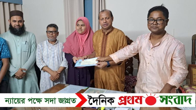 ডাক্তার হওয়ার স্বপ্নে এগিয়ে চলা তাপস্বীর পাশে জেলা পরিষদের প্রশাসক এবিএম মামুনুর রশীদ পলাশ