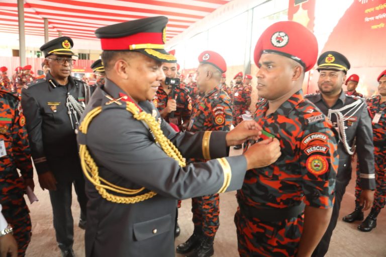 ‘প্রেসিডেন্ট পদক’ পেলেন ফায়ার সার্ভিসের স্টেশন অফিসার হাবিজুর রহমান